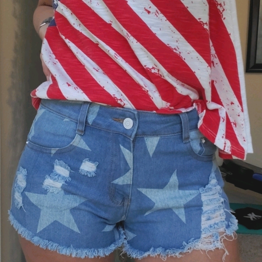 Mid to High Rise Distressed Star Denim Shorts